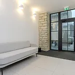 Stylish Volta Quarter With Ac