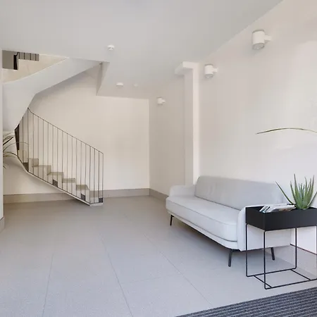 Stylish Volta Quarter With Ac Tallin