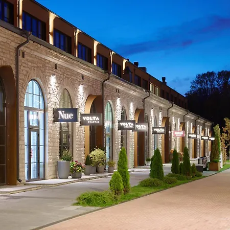 Stylish Volta Quarter With Ac Reval