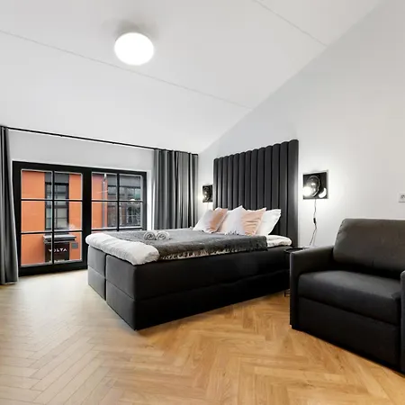 Stylish Volta Quarter With Ac Tallin