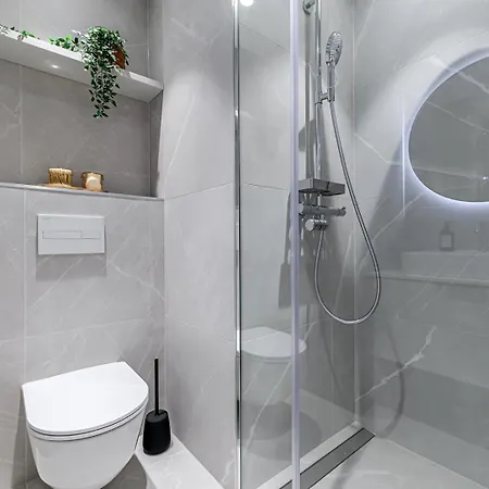 Stylish Volta Quarter With Ac * Tallin