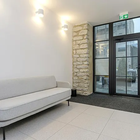 Stylish Volta Quarter With Ac